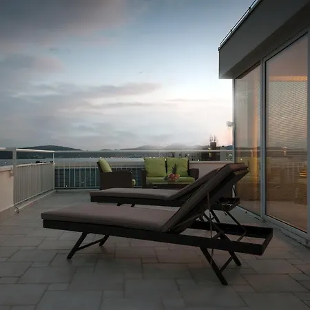 Lejlighed Sunset Penthouse With Jacuzzi And Seaview *