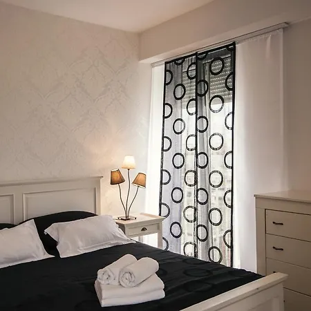 Daire Sunset Penthouse With Jacuzzi And Seaview