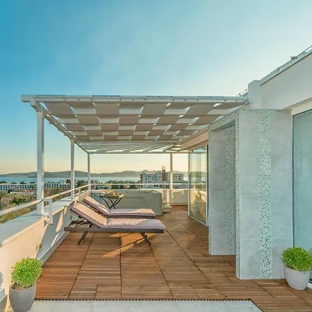 Sunset Penthouse With Jacuzzi And Seaview Apartment