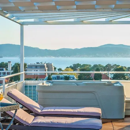 Sunset Penthouse With Jacuzzi And Seaview Daire Zadar