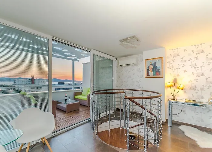 Sunset Penthouse With Jacuzzi And Seaview