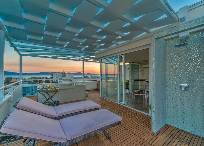 Sunset Penthouse With Jacuzzi And Seaview Apartament *